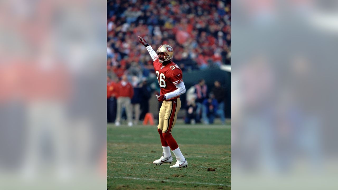 Merton Hanks Signed 49ers 8x10 Photo (Beckett COA)