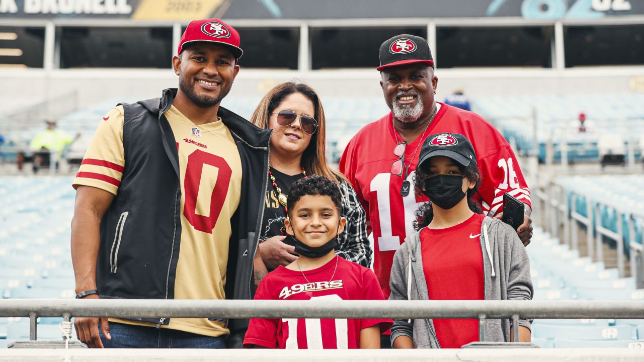 Nevius: Faithful 49ers fans return to cheer on their hot team