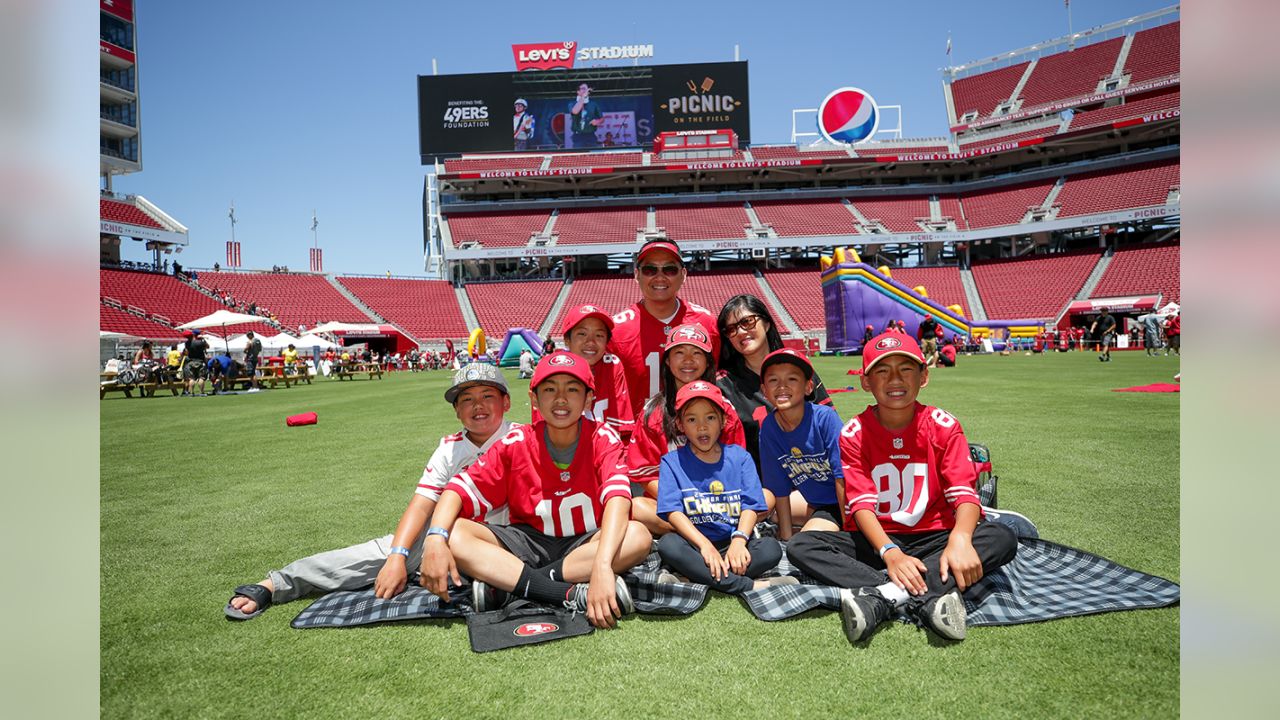 49ers Picnic On the Field