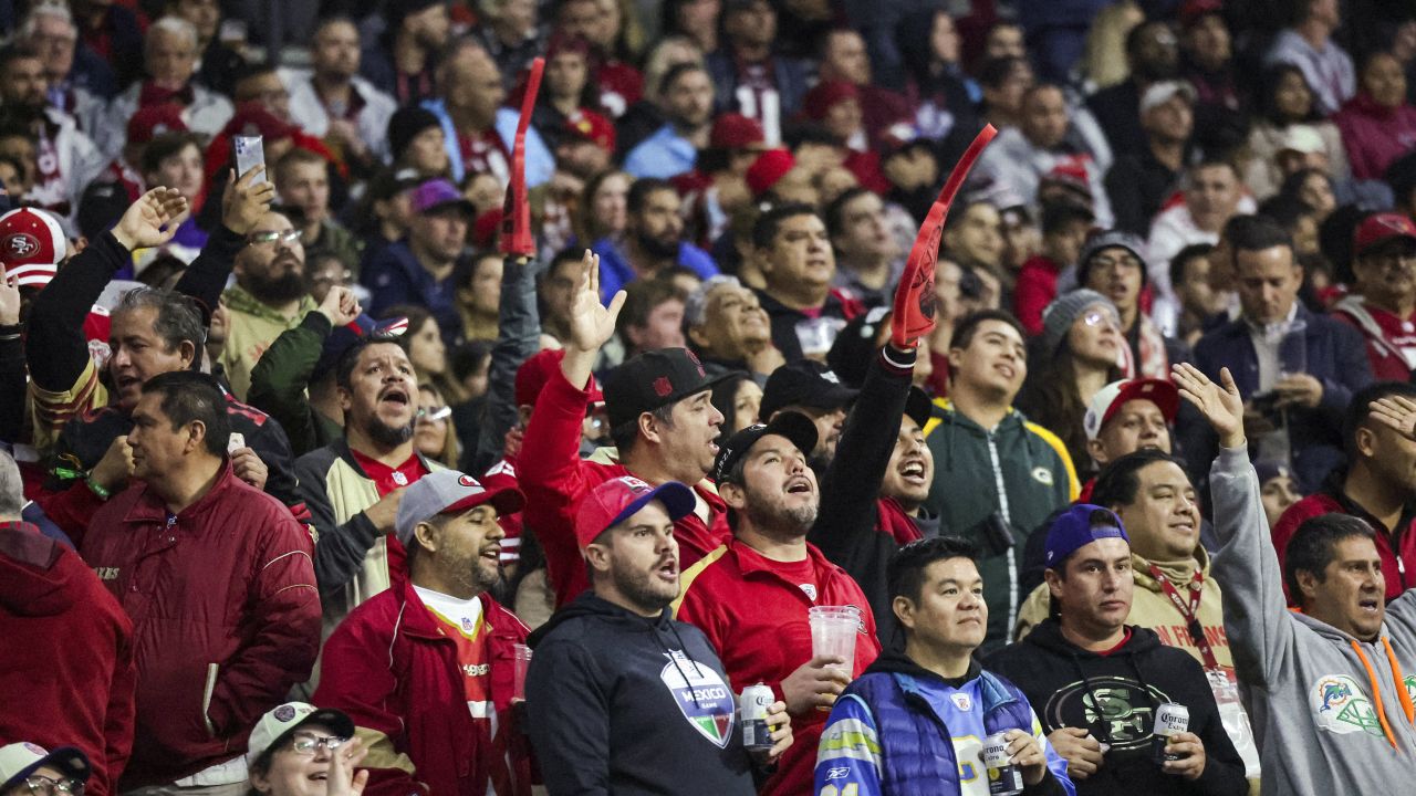 49ers players, coach praise Mexico City fans for Monday night's turnout -  Sactown Sports