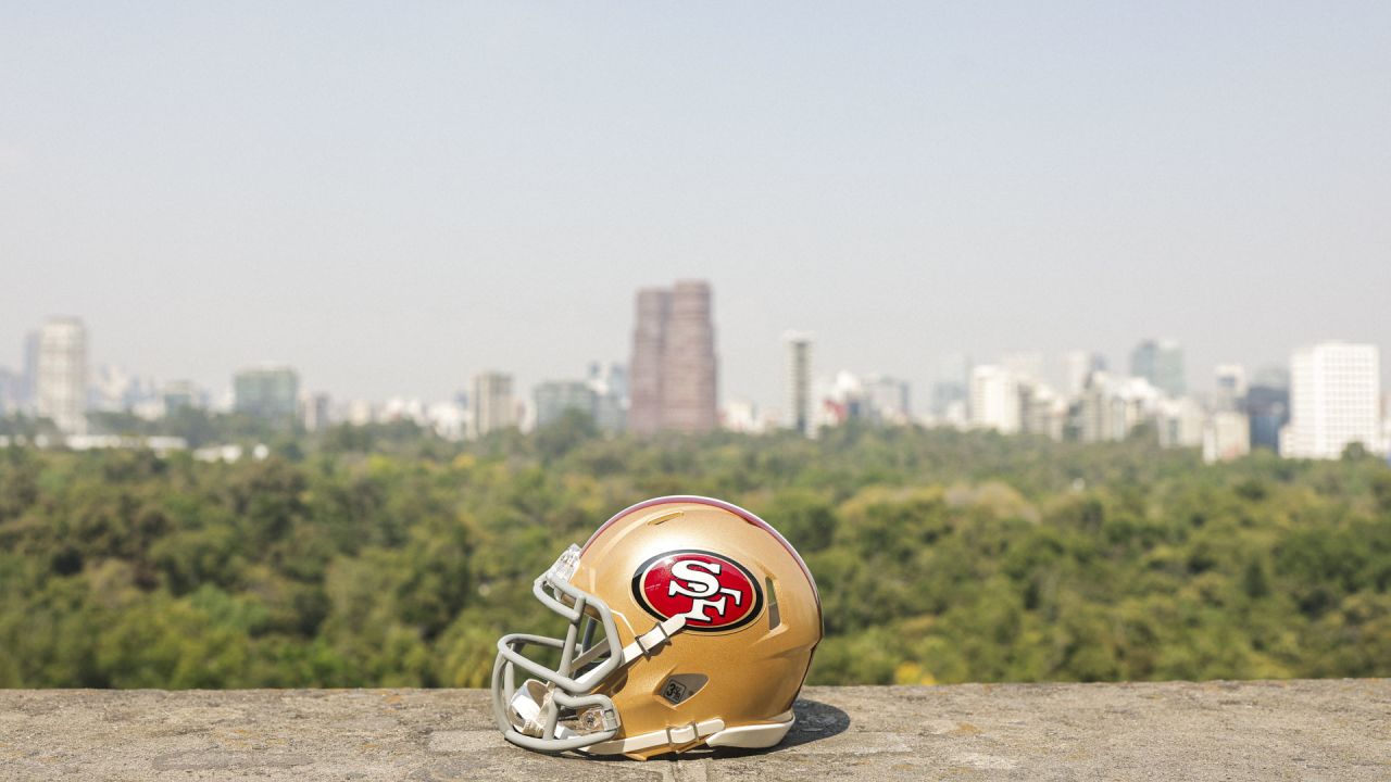 49ers Mini Helmet Visits the Sites in Mexico City