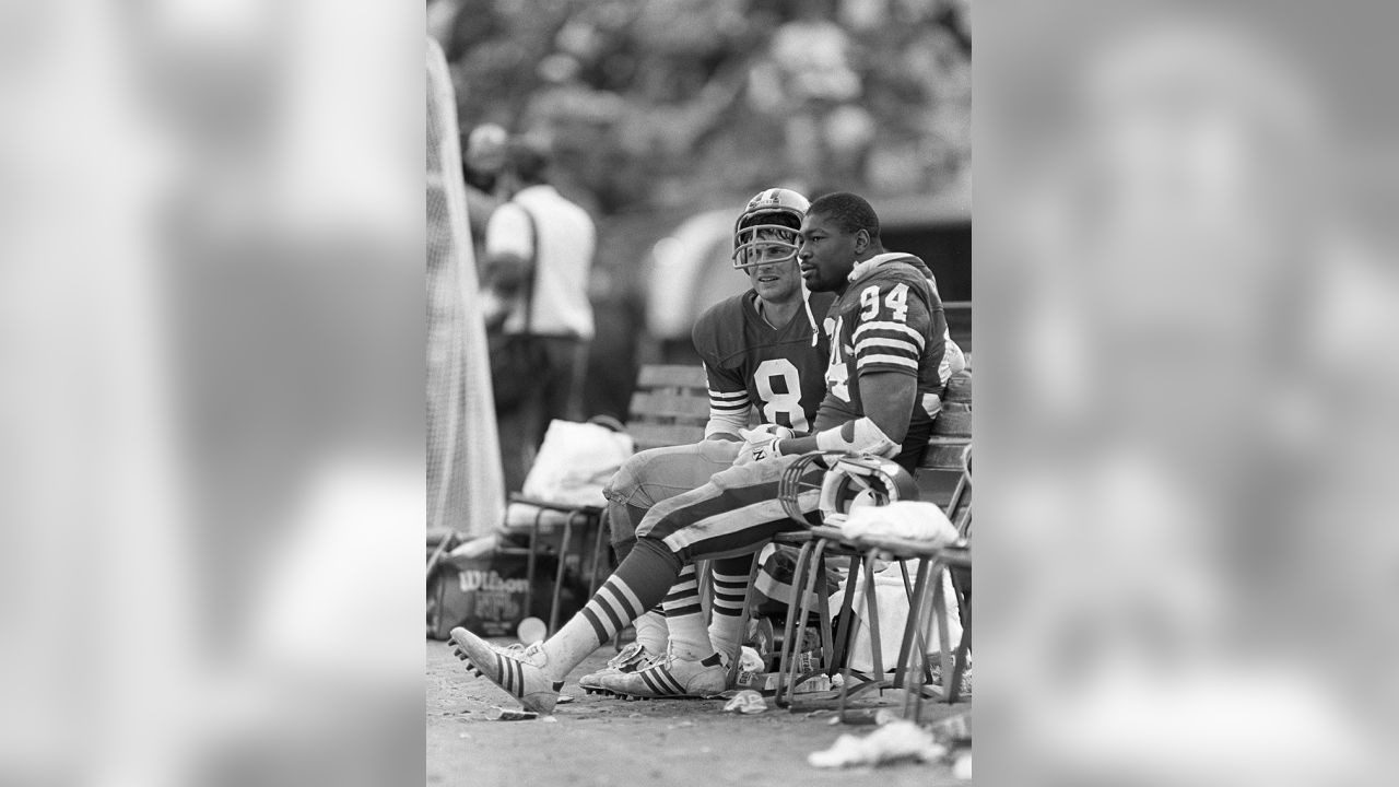 San Francisco, California, USA. 24th Dec, 1989. San Francisco 49ers vs  Chicago Bears at Candlestick Park Sunday, December 24, 1989. 49ers beat  Bears 26-0. 49er defensive end Charles Haley (94) sacks Bear