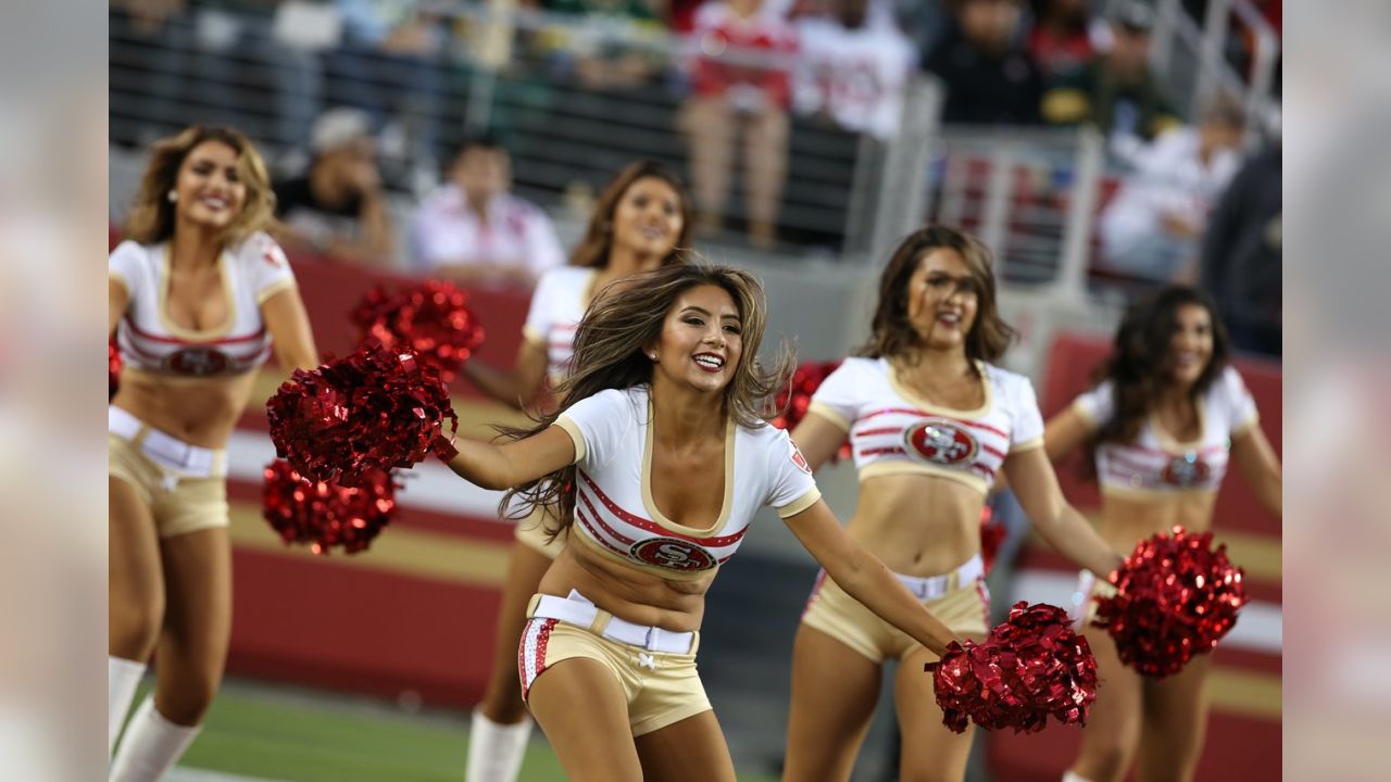 Green Bay Packers Cheerleader, San Francisco 49ers vs. Gree…