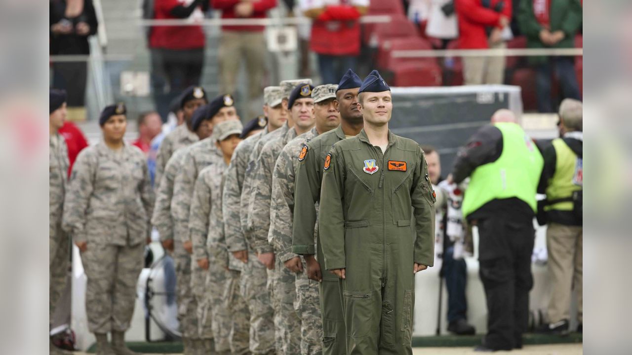 San Francisco 49ers on X: #SaluteToService x #WallpaperWednesday For every  RT of #SaluteToService, the @NFL will donate $5 to its military non-profit  partners.  / X