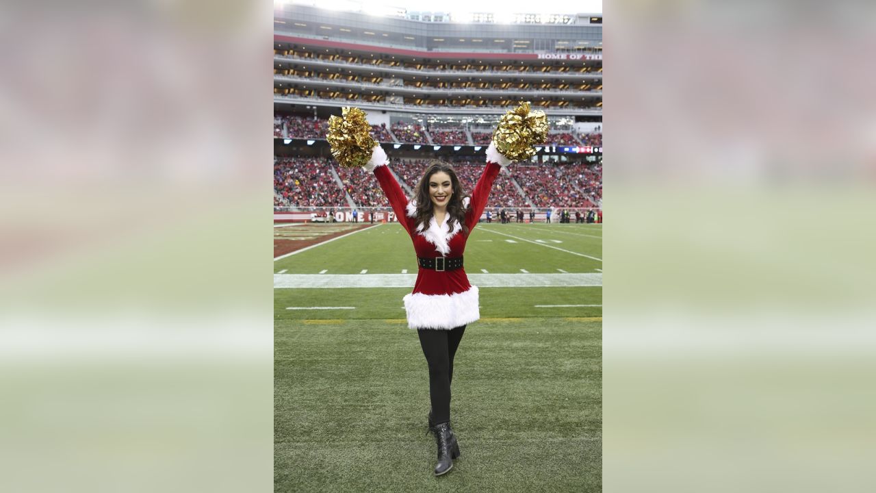 566 49ers Gold Rush Cheerleaders Stock Photos, High-Res Pictures