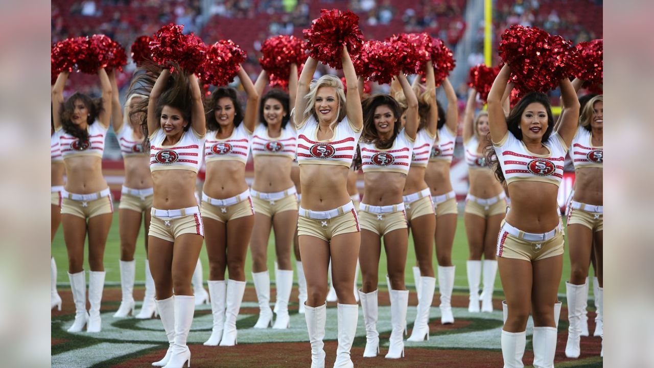 Green Bay Packers Cheerleader, San Francisco 49ers vs. Gree…