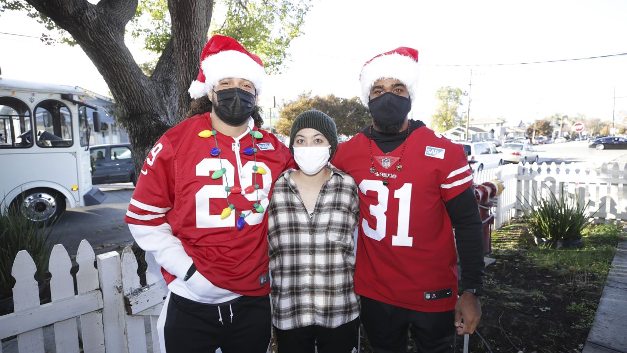 49ers and Youth Shop their Way to a Happier Holiday