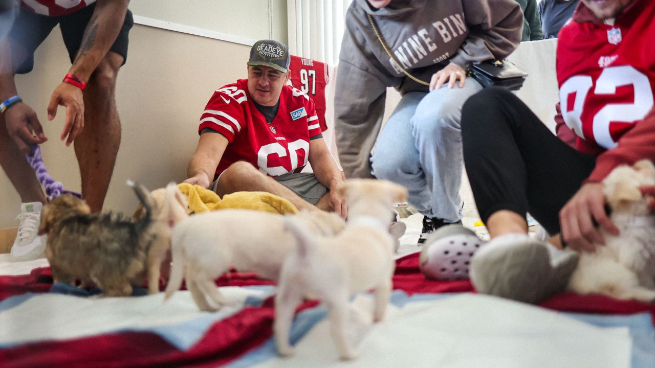 49ers Players Volunteer at Humane Society Silicon Valley 