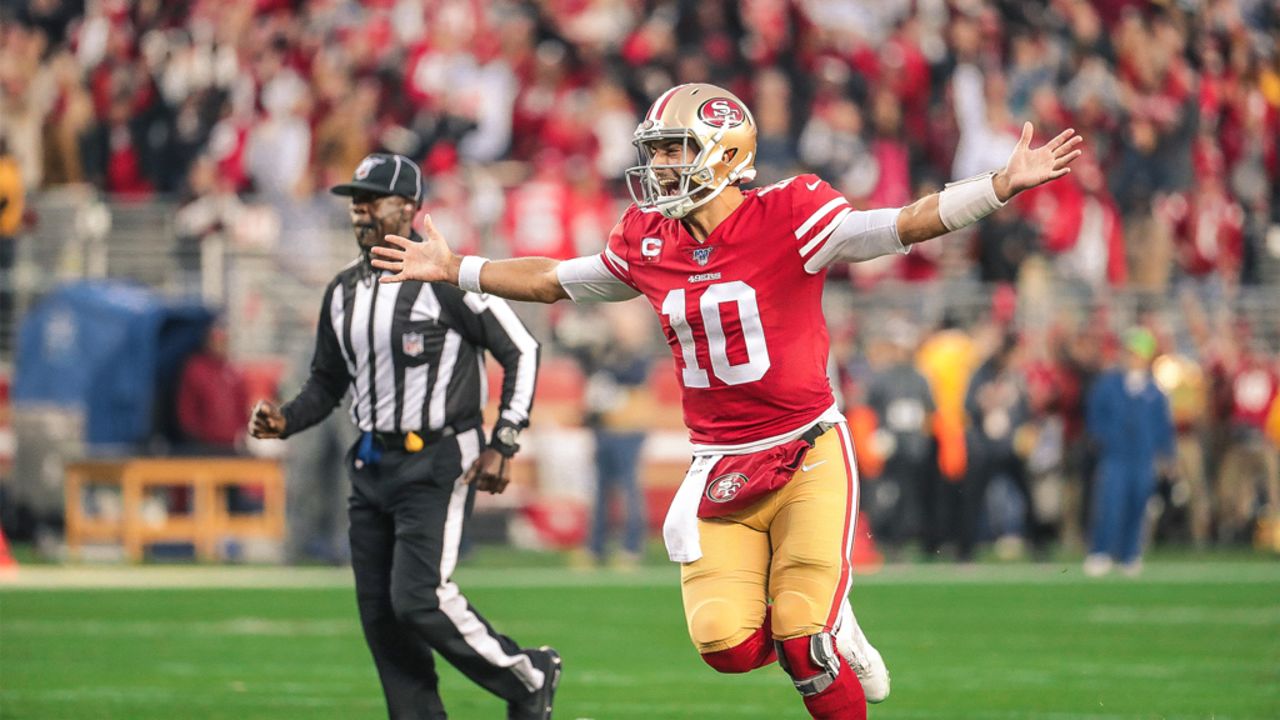 San Francisco 49ers Vs. Green Bay Packers. Fans Support On NFL Game.  Silhouette Of Supporters, Big Screen With Two Rivals In Background. Stock  Photo, Picture and Royalty Free Image. Image 151158434.