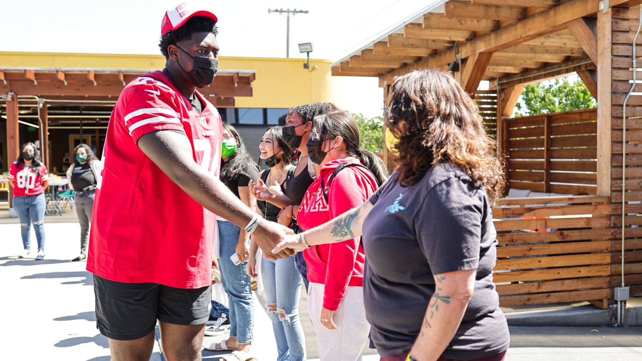 49ers Players Visit RYSE Youth Center in Richmond - Sactown Sports