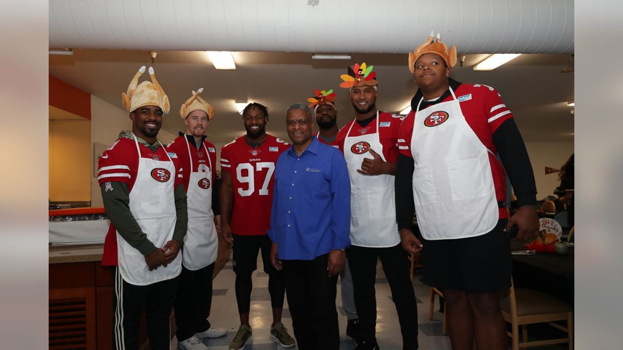 Photos: 49ers and CityTeam Host Thanksgiving Feast