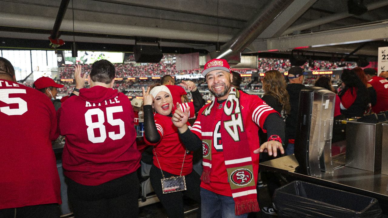 Raiders fan epically proposes to 49ers fan on Allegiant Stadium field – NBC  Sports Bay Area & California