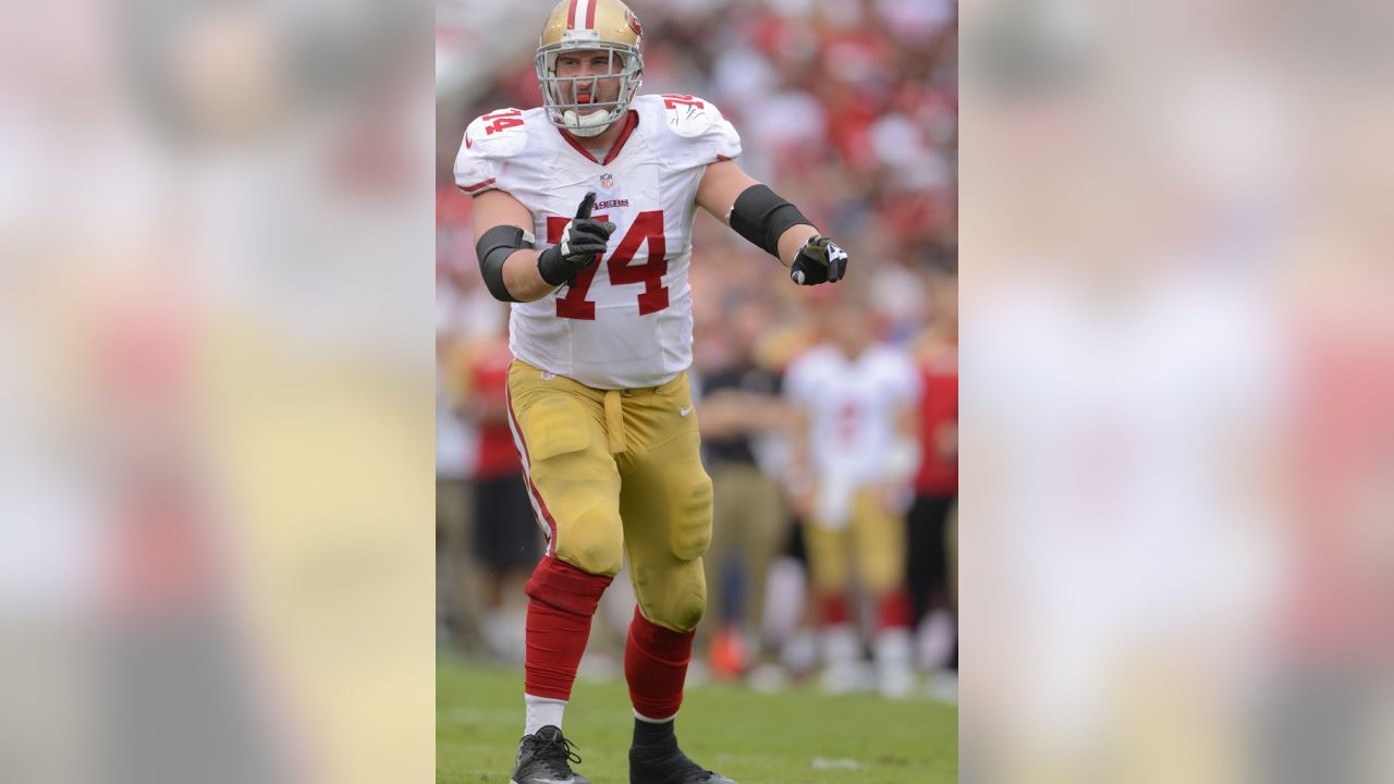 49ers sign veteran tackle Joe Staley to 2-year extension