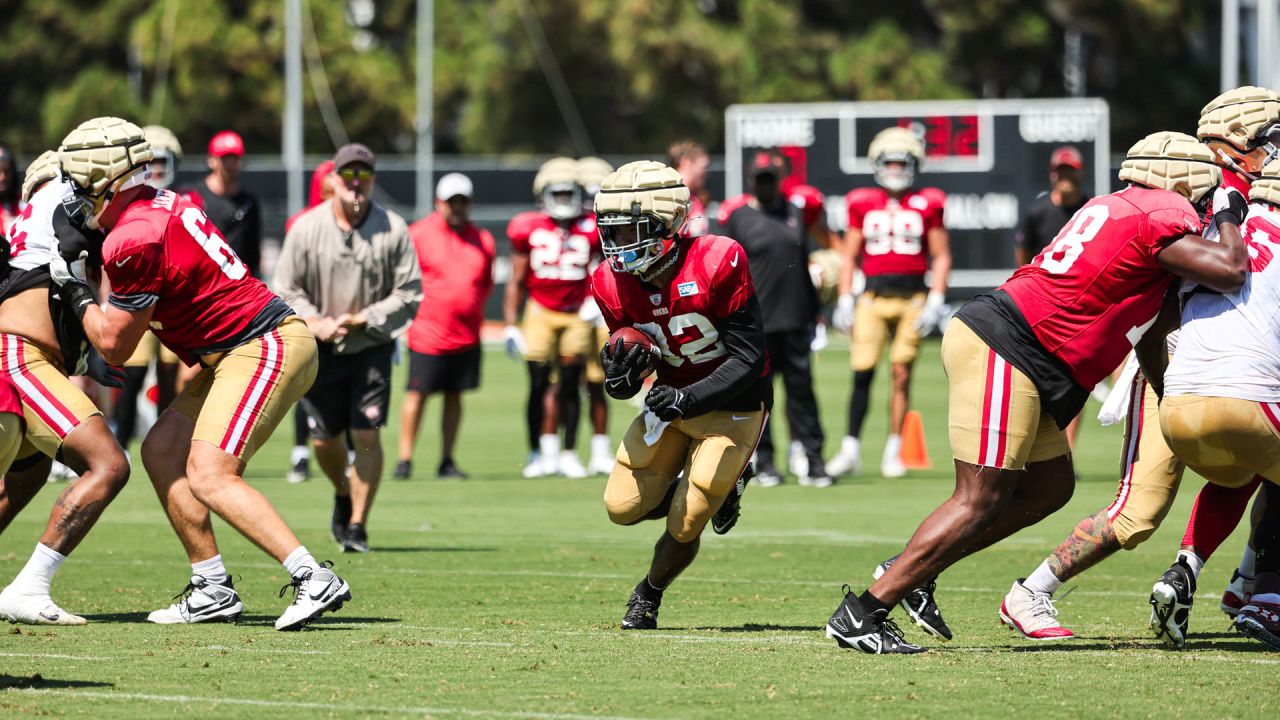 San Francisco 49ers running back Tyrion Davis-Price runs with the ball  during NFL football training camp Sunday, July 30, 2023, in Santa Clara,  Calif. (AP Photo/Godofredo A. Vásquez Stock Photo - Alamy