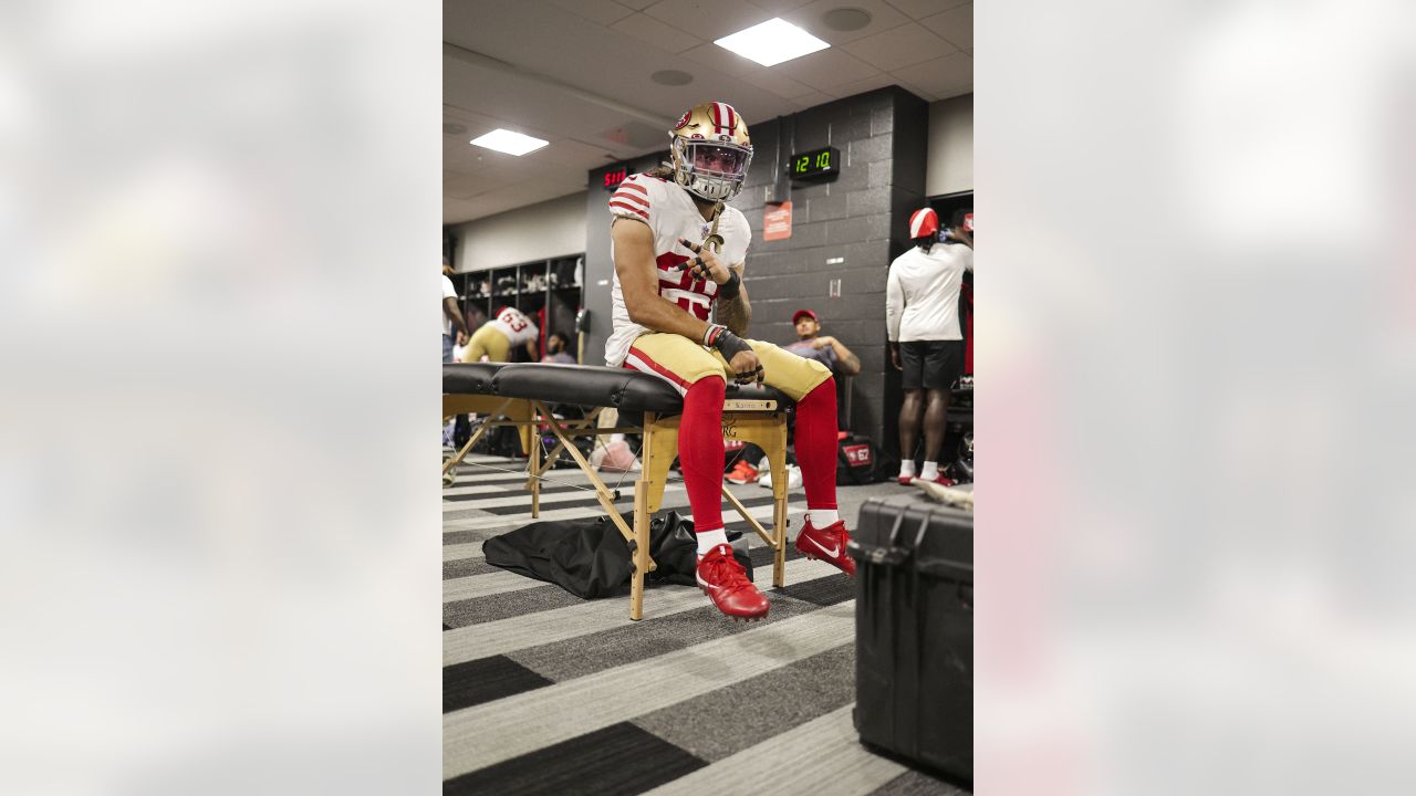 Inside the 49ers' halftime locker room: Bananas, bathroom trips and study  time for Brock Purdy - The Athletic