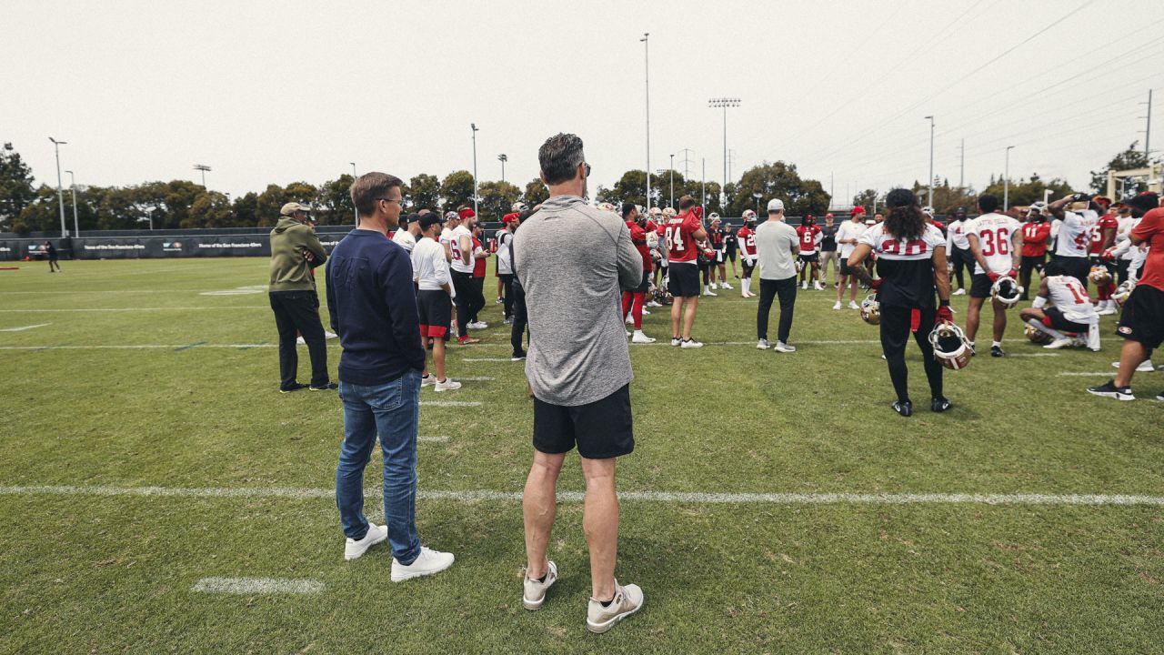 Morning Report: 49ers Linebackers Make an Appearance at SF Giants Game