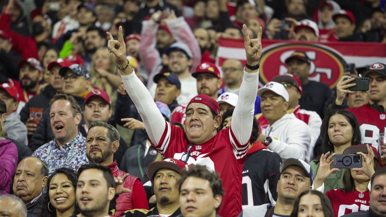 49ers players, coach praise Mexico City fans for Monday night's turnout -  Sactown Sports