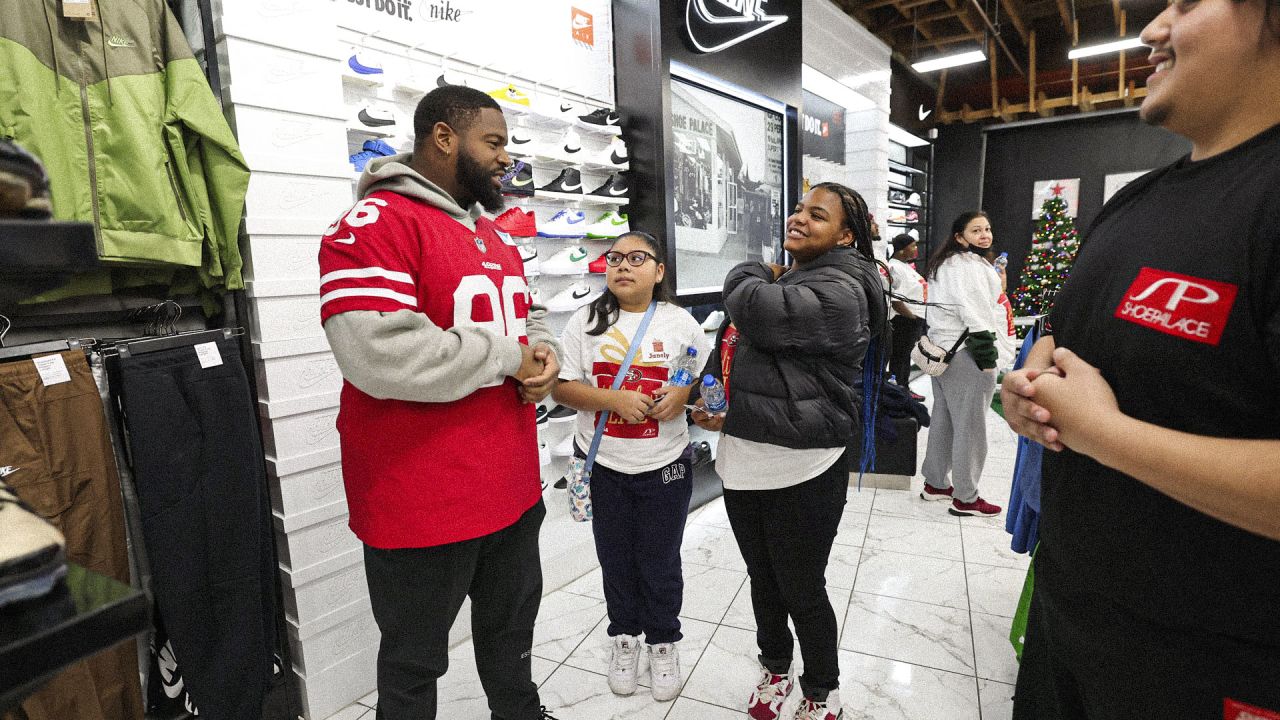 49ers Players Host 15 Students from SPAAT for a Holiday Blitz Shopping Event