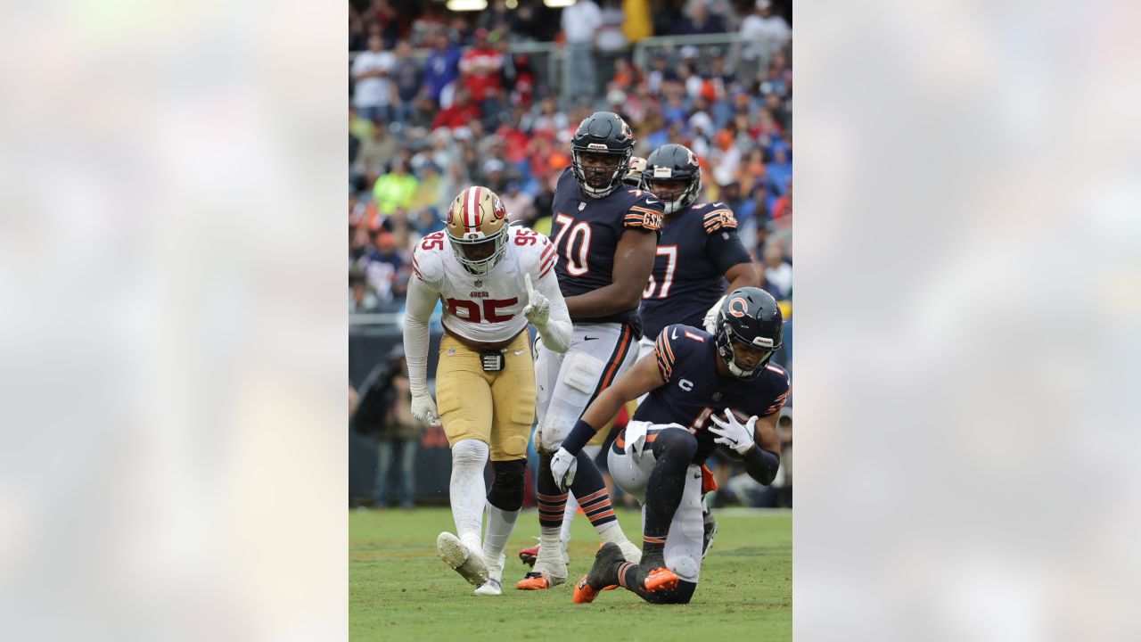 Fields throws 2 TDs, Bears top 49ers 19-10 in Eberflus debut