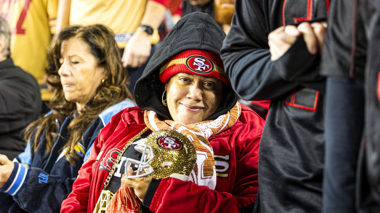 Rain or Shine, Faithful Cheer on 49ers to Victory vs. Buccaneers