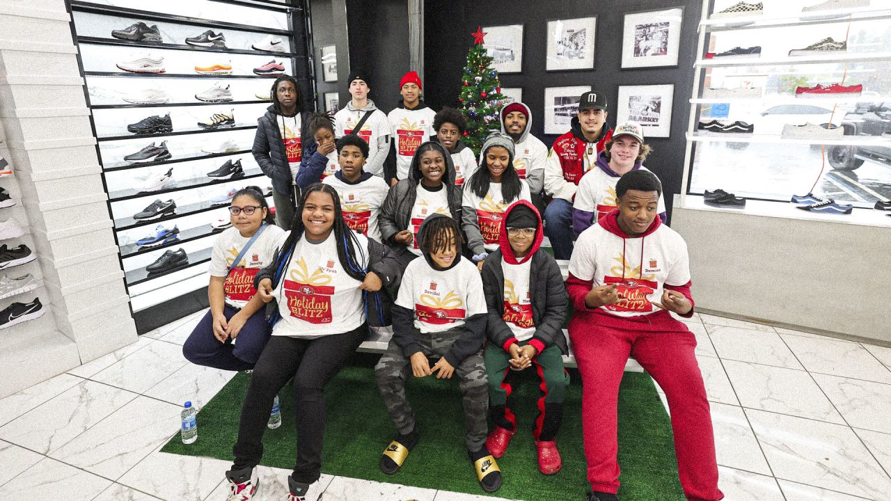 49ers Players Host 15 Students from SPAAT for a Holiday Blitz Shopping Event