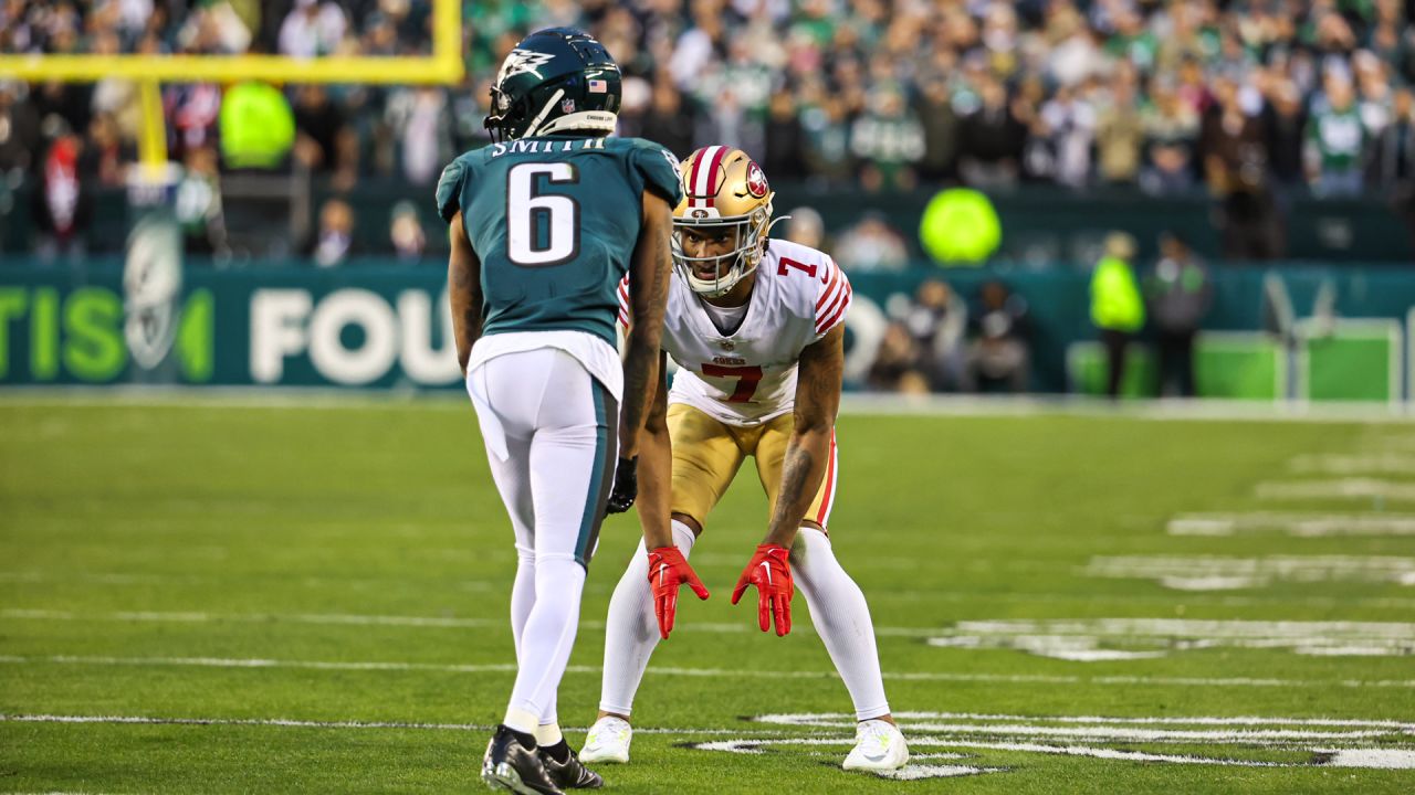 San Francisco 49ers vs. Philadelphia Eagles. NFL match poster. Two american  football players silhouette facing each other on the field. Clubs logo in  Stock Photo - Alamy