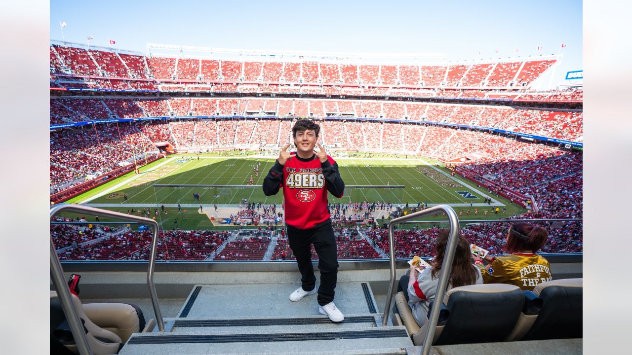 Packers vs. 49ers: Who has the better famous fans?