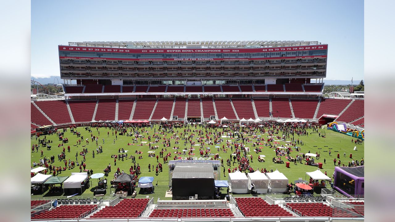 NFL - 49ers Picnic On The Field