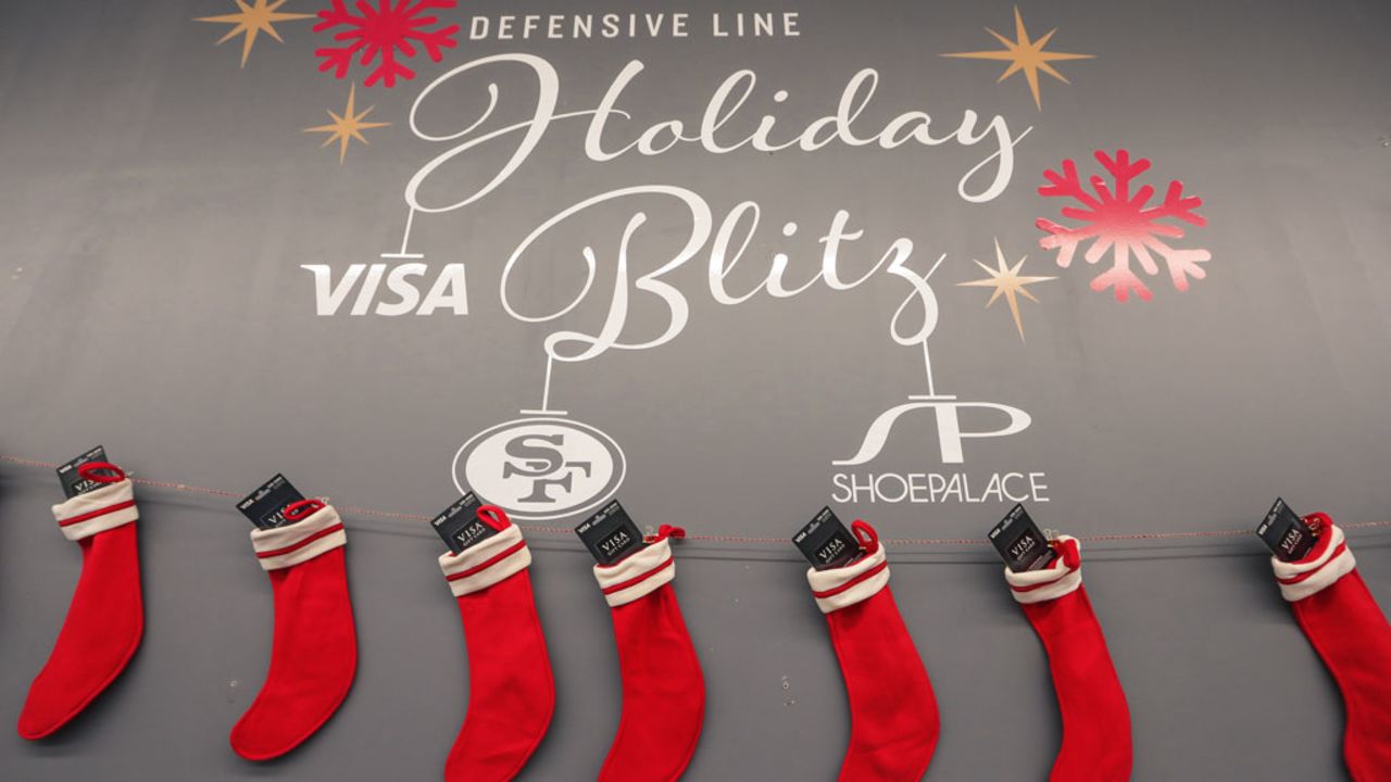 49ers Players Host Holiday Blitz with Shoe Palace and Visa