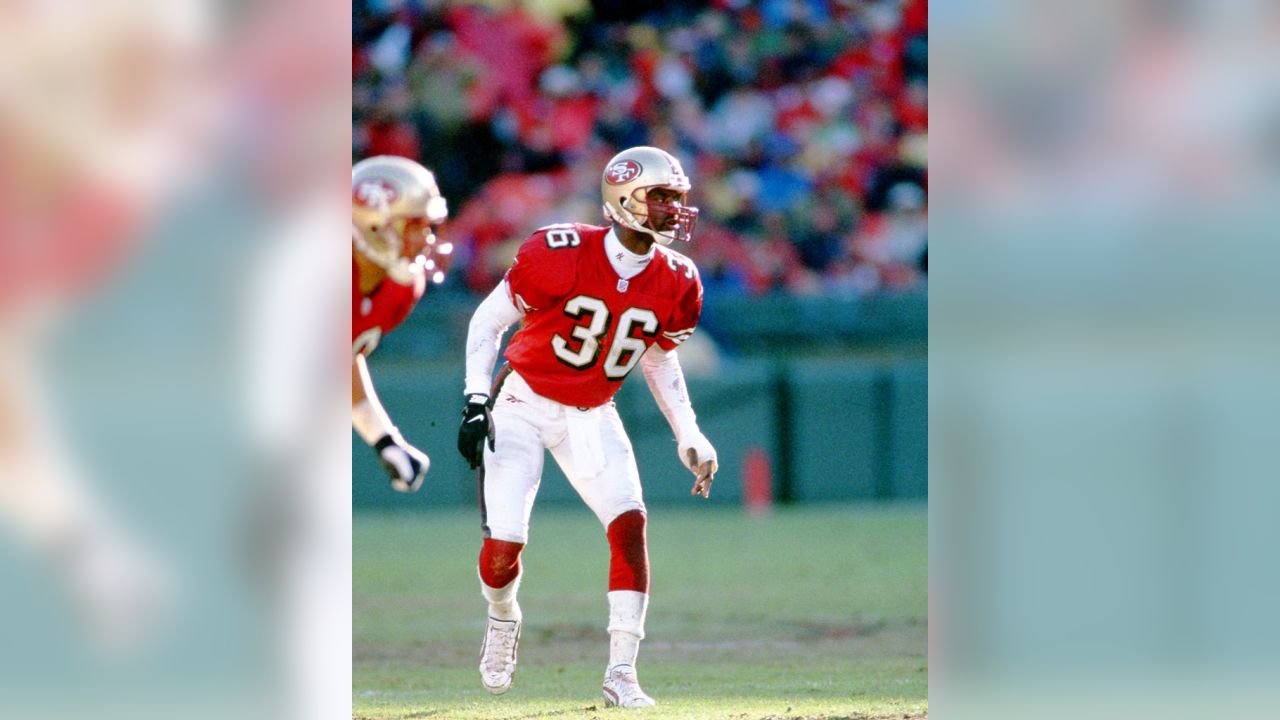 49ERS HANKS/C/03JAN98/SP/MAC 49ers v. Packers. 49er 36- Merton Hanks  celebrates the victory. bY Michael Macor/The Chronicle (MICHAEL MACOR/San  Francisco Chronicle via AP Stock Photo - Alamy