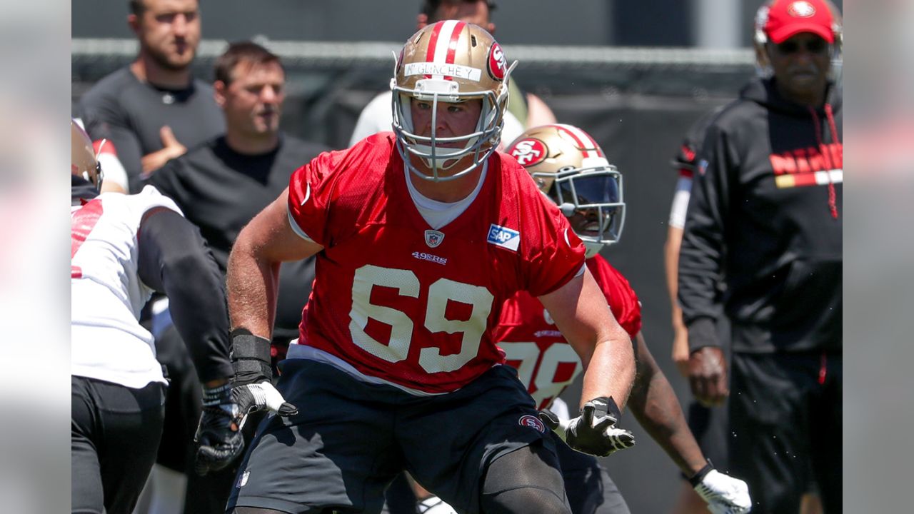 San Francisco 49ers' Jayson DiManche, left, grabs the jersey of Reuben  Foster during practice at an NFL football training camp in Santa Clara,  Calif., Saturday, Aug. 5, 2017. (AP Photo/Jeff Chiu Stock