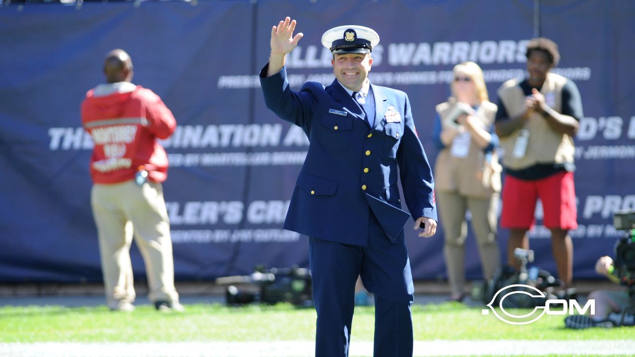 DVIDS - Images - Service members receive honor during Chicago Bears Veterans  Day game [Image 8 of 13]