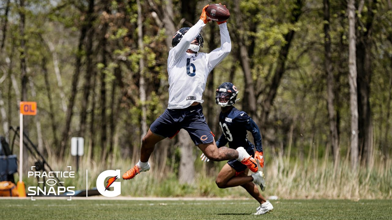 Chicago Bears fullback Khari Blasingame (35)warms up before taking on the  New York Giants in an NFL football game Sunday, Oct. 2, 2022, in East  Rutherford, N.J. (AP Photo/Adam Hunger Stock Photo 