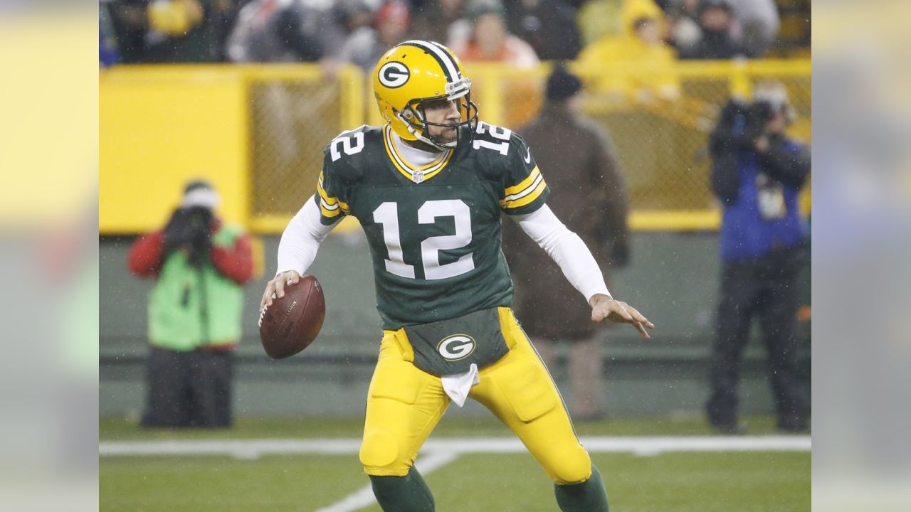 Supply, demand high for Packers-Bears Thanksgiving game