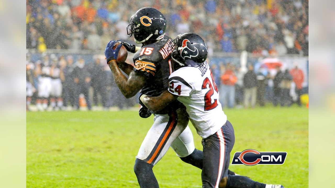 Chicago Bears vs. Houston Texans. NFL match poster. Two american football  players silhouette facing each other on the field. Clubs logo in background  Stock Photo - Alamy