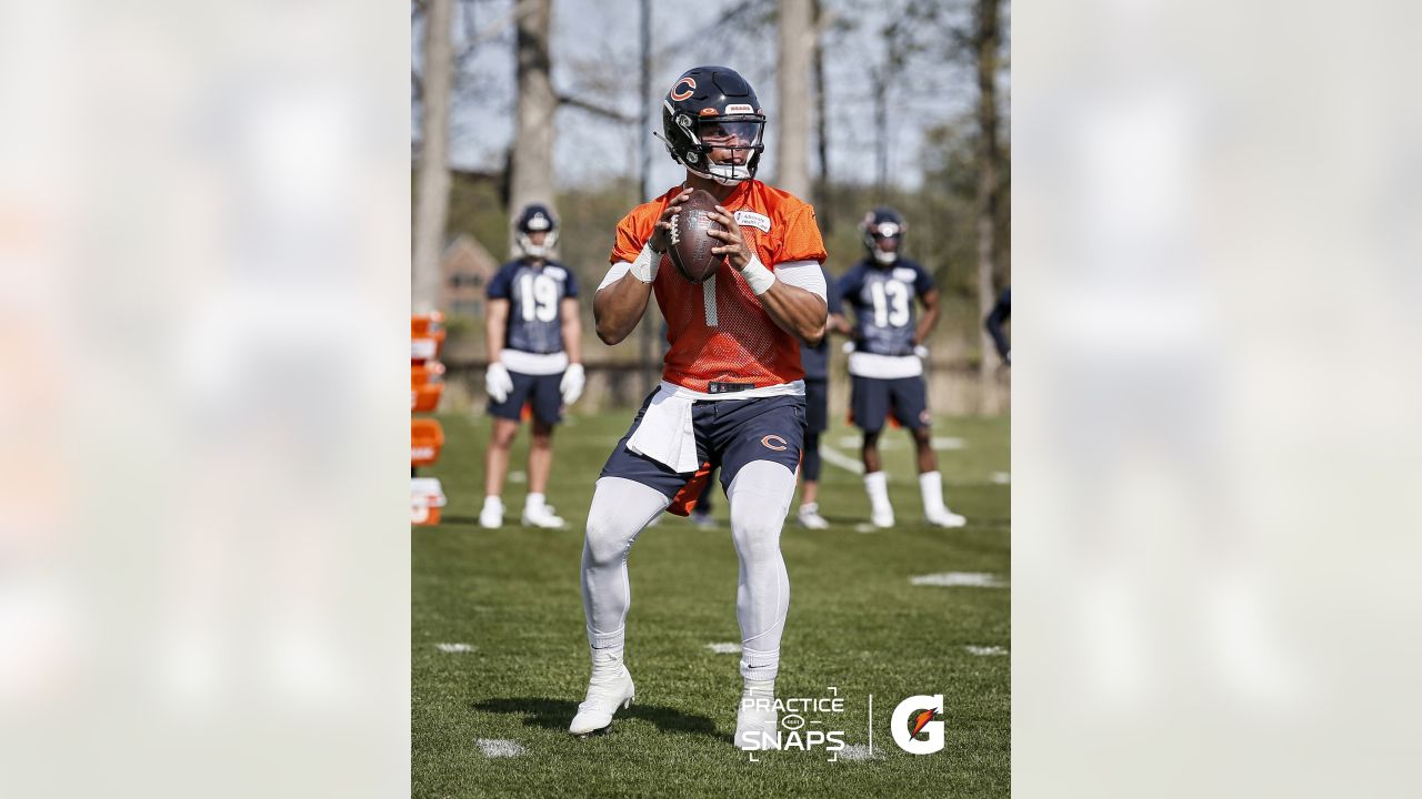 Chicago Bears Rookie Qb Justin Fields Impresses In First Minicamp Practice