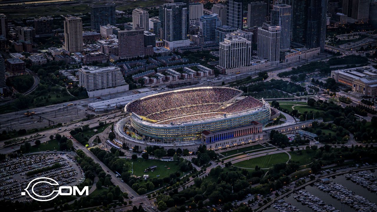 DVIDS - Images - Chicago Bears Honor the Military for Veterans Day at  Soldier Field [Image 2 of 10]