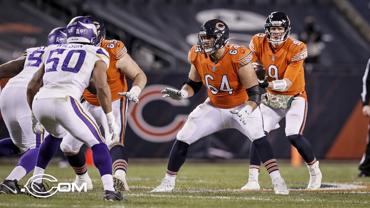 Chicago Bears running back Tarik Cohen (29) runs against Minnesota Vikings  defense during the first half of an NFL football game, Monday, Oct. 9,  2017, in Chicago. (AP Photo/Darron Cummings Stock Photo - Alamy