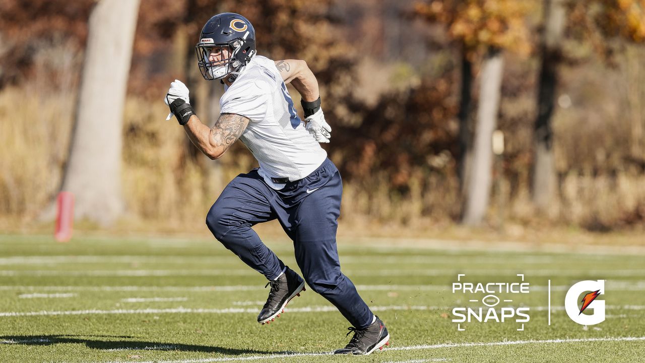 Green Bay, Wisconsin, USA. 18th Sep, 2022. Chicago Bears running back David  Montgomery (32) running through a hole made by center Cody Whitehair (65),  offensive tackle Larry Borom (75), and tight end