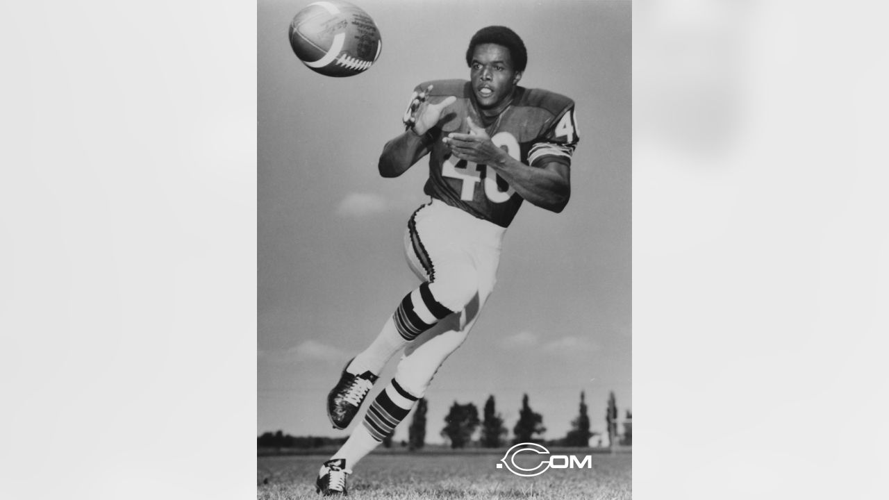 Gale Sayers, star running back and former SIU AD, dies at 77, National