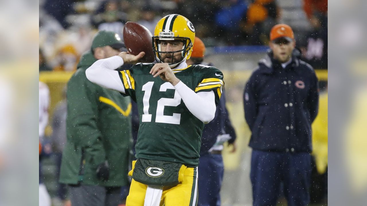 Photos From The Green Bay Packers vs Chicago Bear NFL Thanksgiving Monsoon  Football Game • November 26, 2015 • Green Bay Editorial Photographer