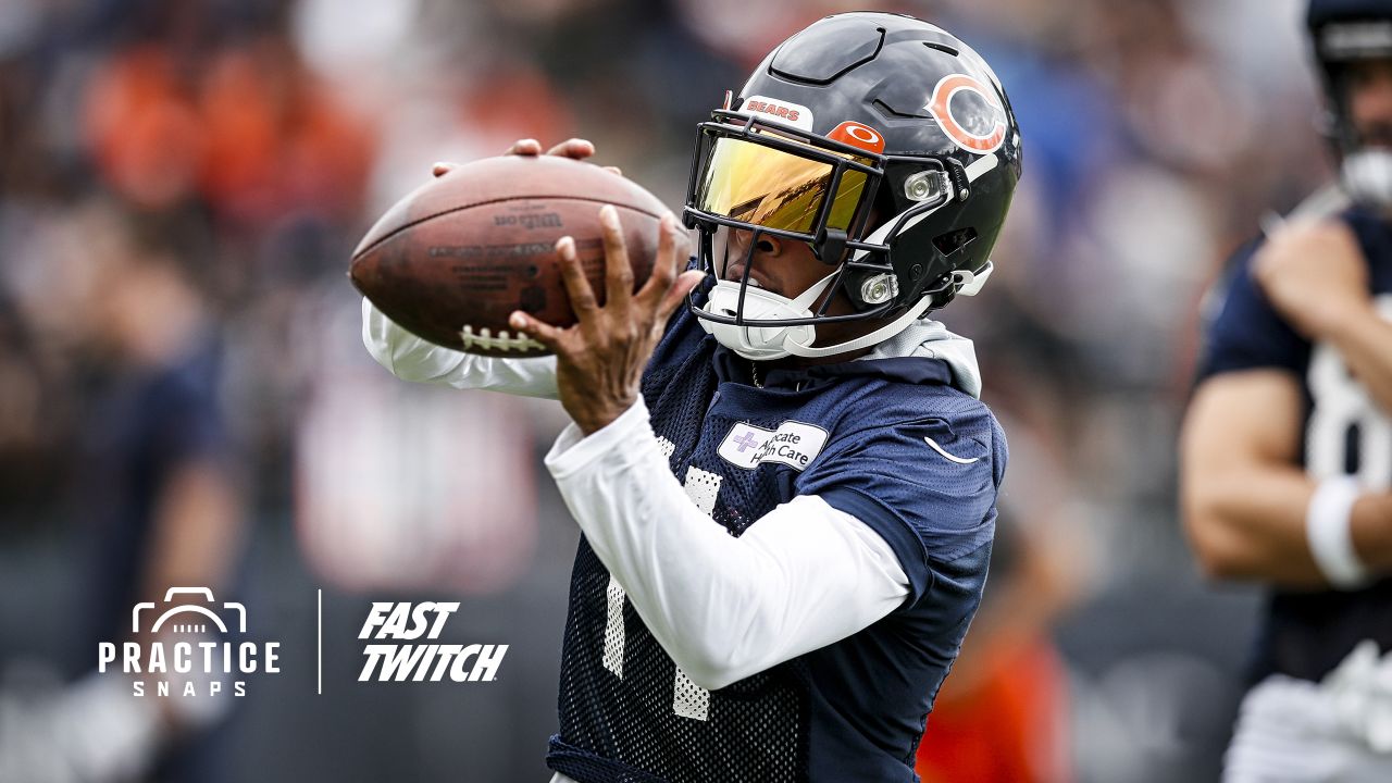 Justin Fields, Bears offense performs well in Saturday's training camp  practice