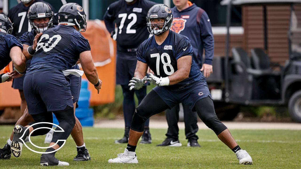 Chicago Bears player Patrick Scales, Staley Da Bear visit newborn babies at  Advocate Christ Medical Center in Oak Lawn, IL - ABC7 Chicago