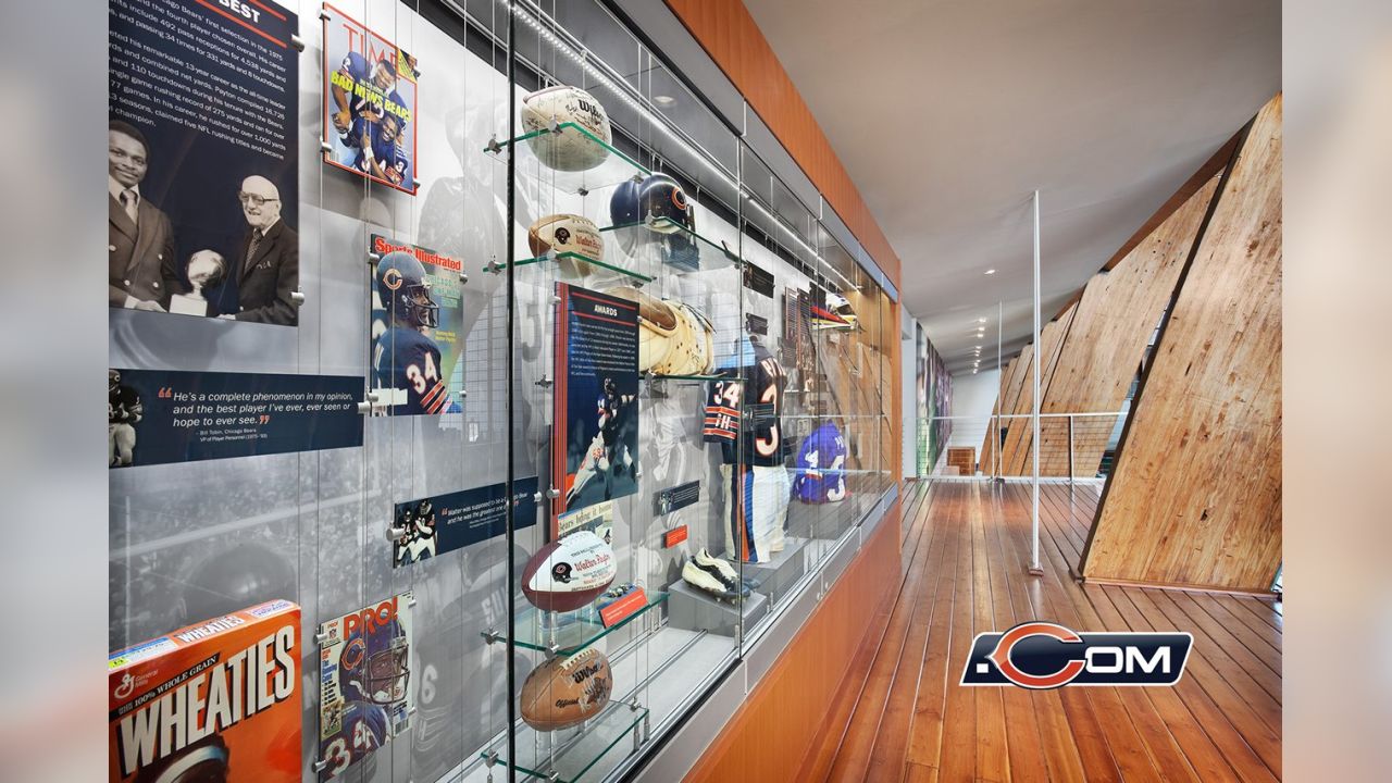 Tour Halas Hall