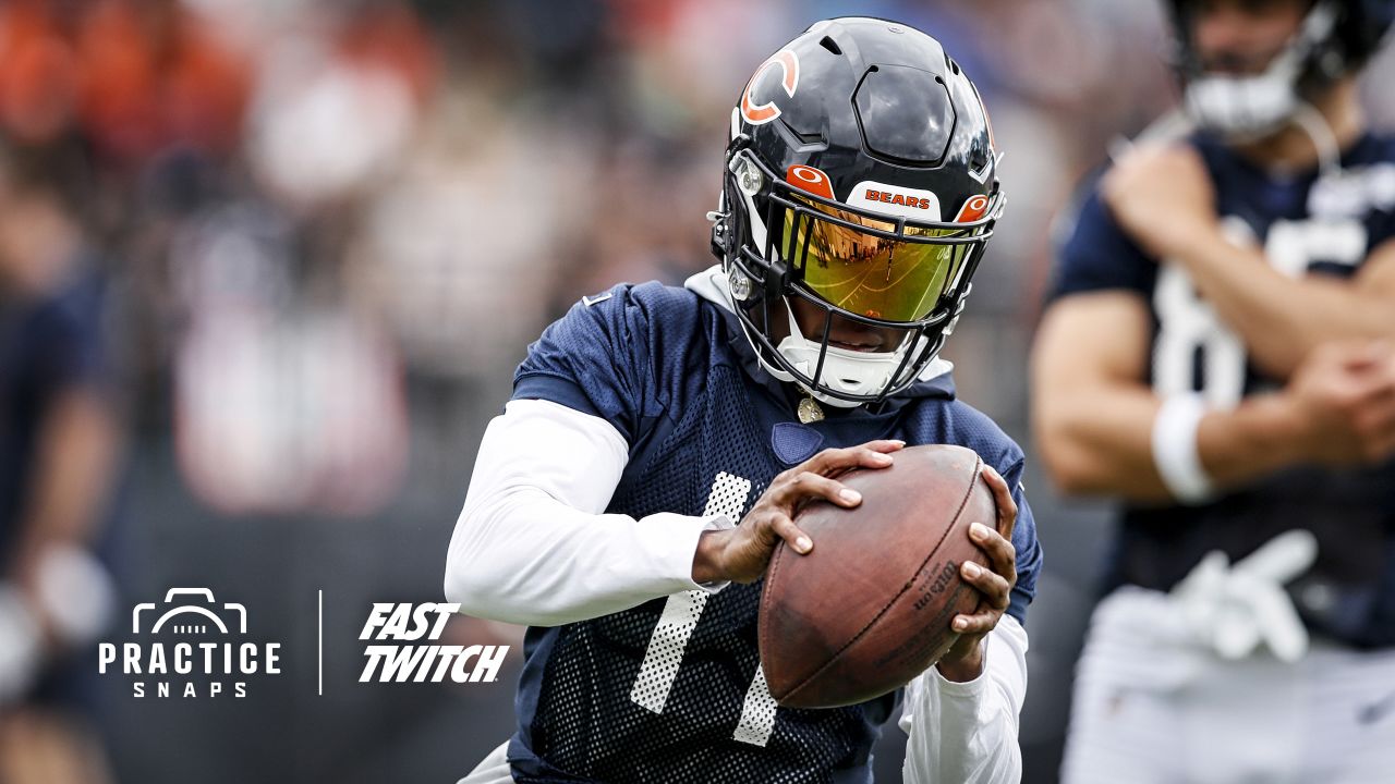 Justin Fields, Bears offense performs well in Saturday's training camp  practice