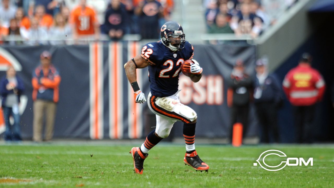 Chicago, United States. 19th Sep, 2021. Chicago Bears wide receiver Allen  Robinson (12) makes a first quarter touchdown catch over Cincinnati Bengals  cornerback Chidobe Awuzie (22) at Soldier Field in Chicago on