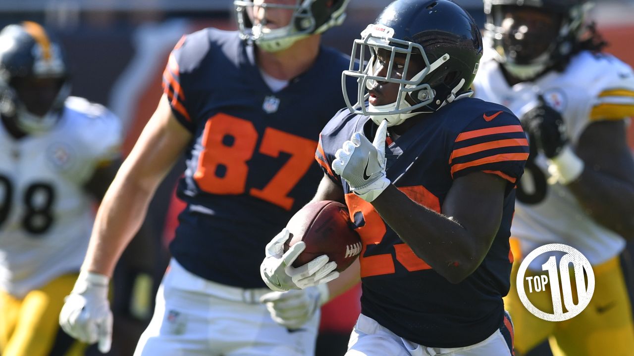 Pittsburgh Steelers; Chicago Bears In Throwbacks Today