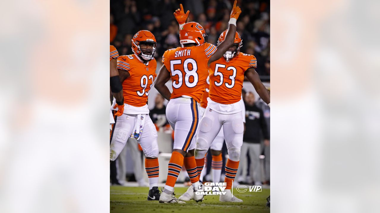 Chicago Bears quarterback Justin Fields runs against the Washington  Commanders in the first half of an NFL football game in Chicago, Thursday,  Oct. 13, 2022. (AP Photo/Nam Y. Huh Stock Photo - Alamy