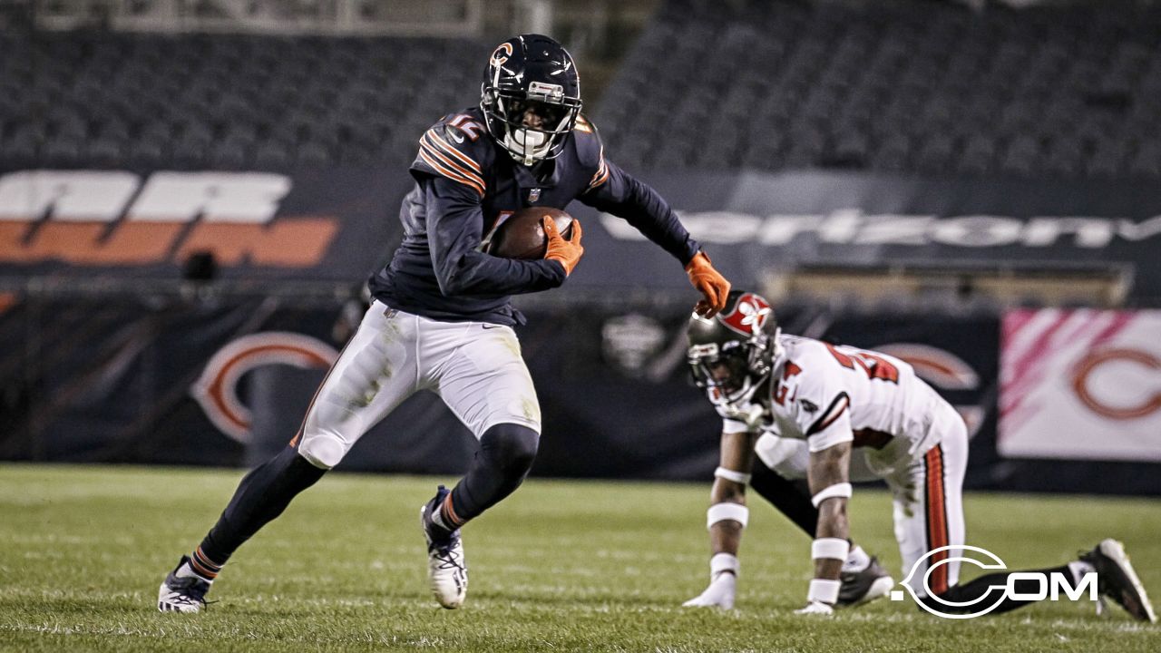 Chicago Bears running back Tarik Cohen (29) runs against Minnesota Vikings  defense during the first half of an NFL football game, Monday, Oct. 9,  2017, in Chicago. (AP Photo/Darron Cummings Stock Photo - Alamy