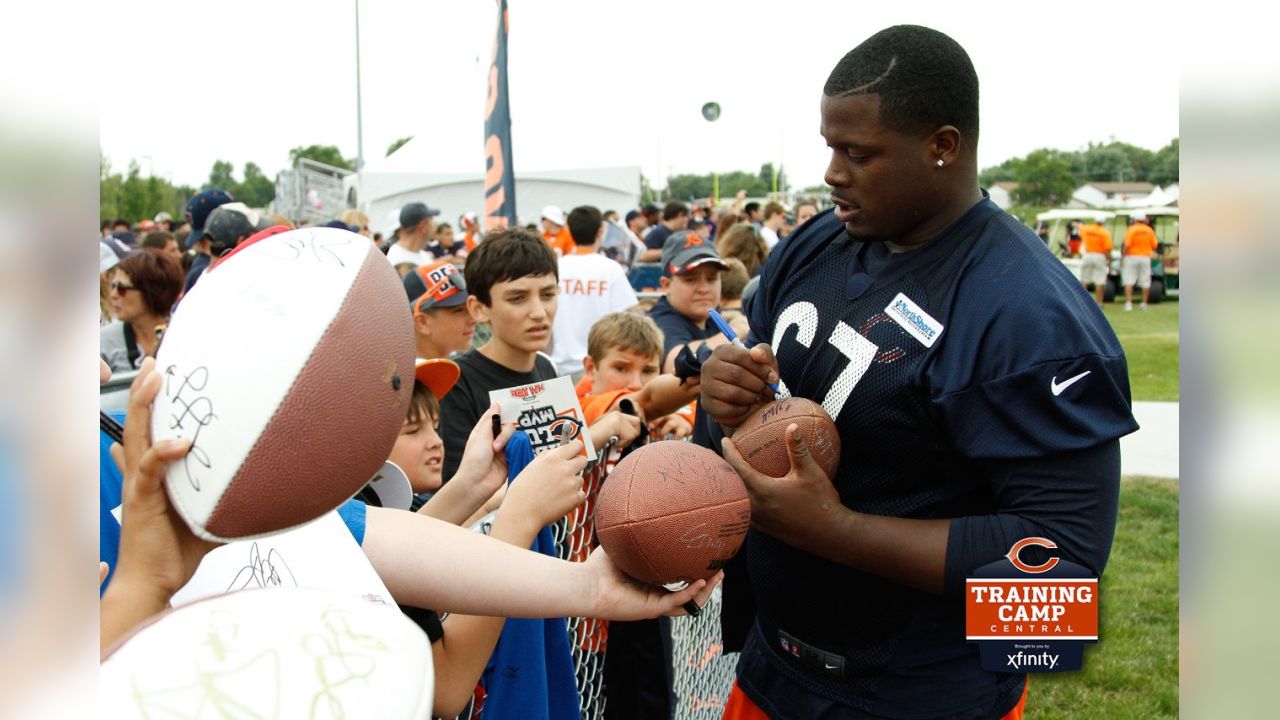 \ud83d\udd8a\ufe0f49ers Players Sign Autographs at Training Camp